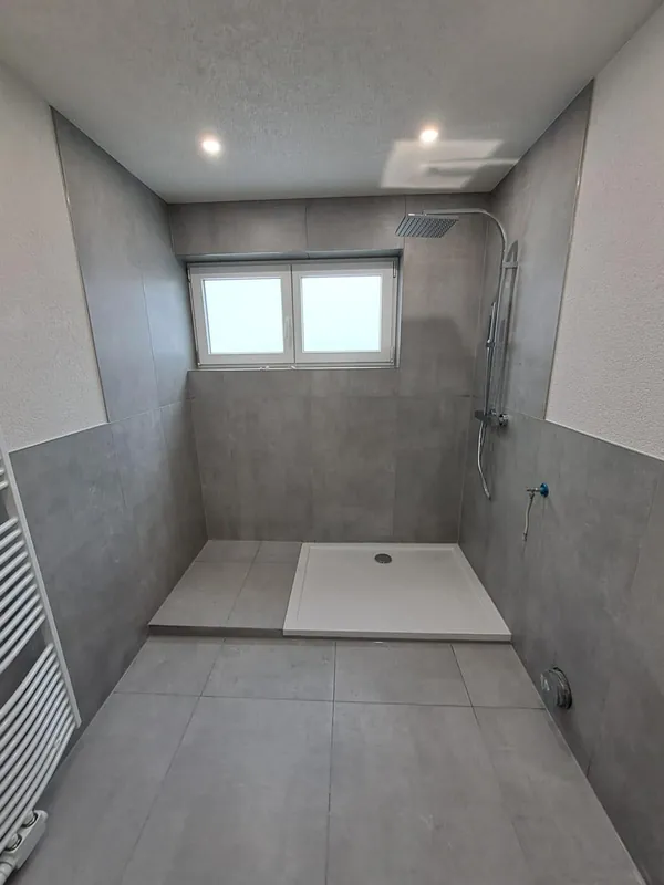Fertiges Bad mit bodengleicher Dusche